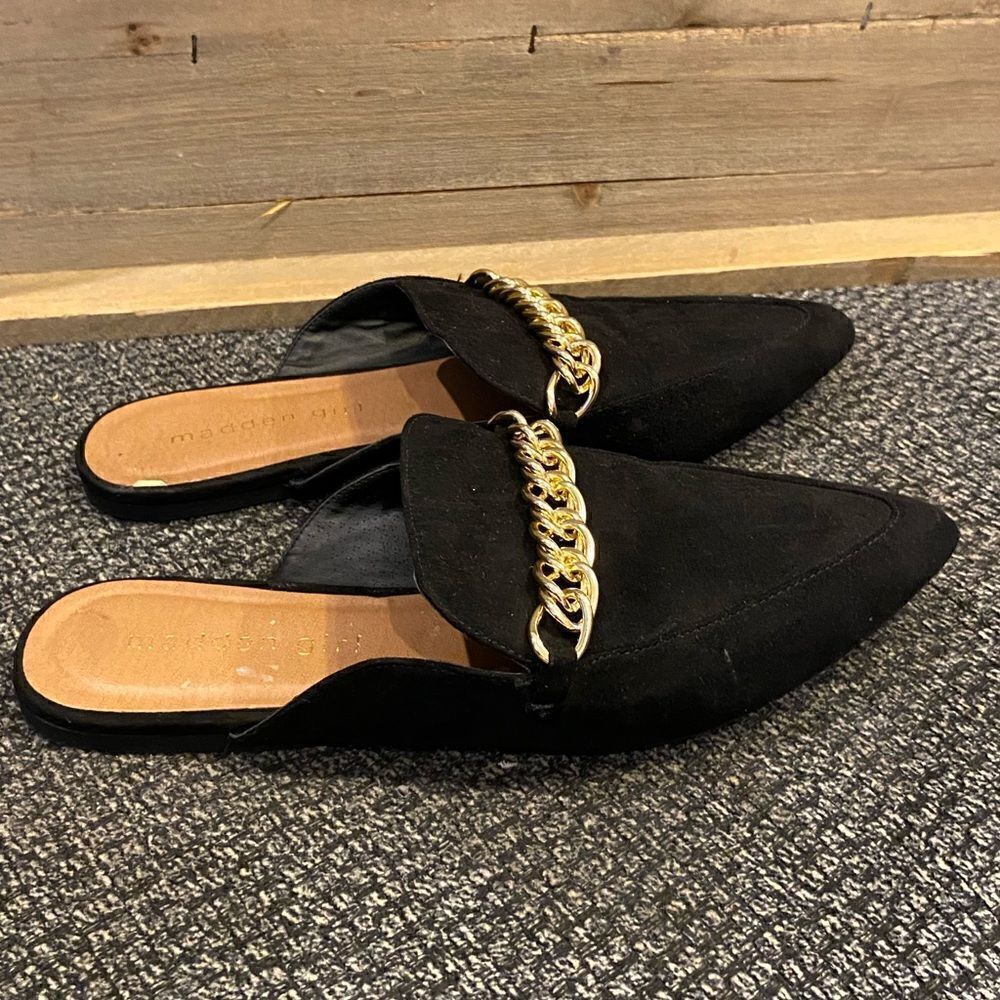 โ
Madden Girl Slip on mule loafers black withโgold emblem pointedโtoe